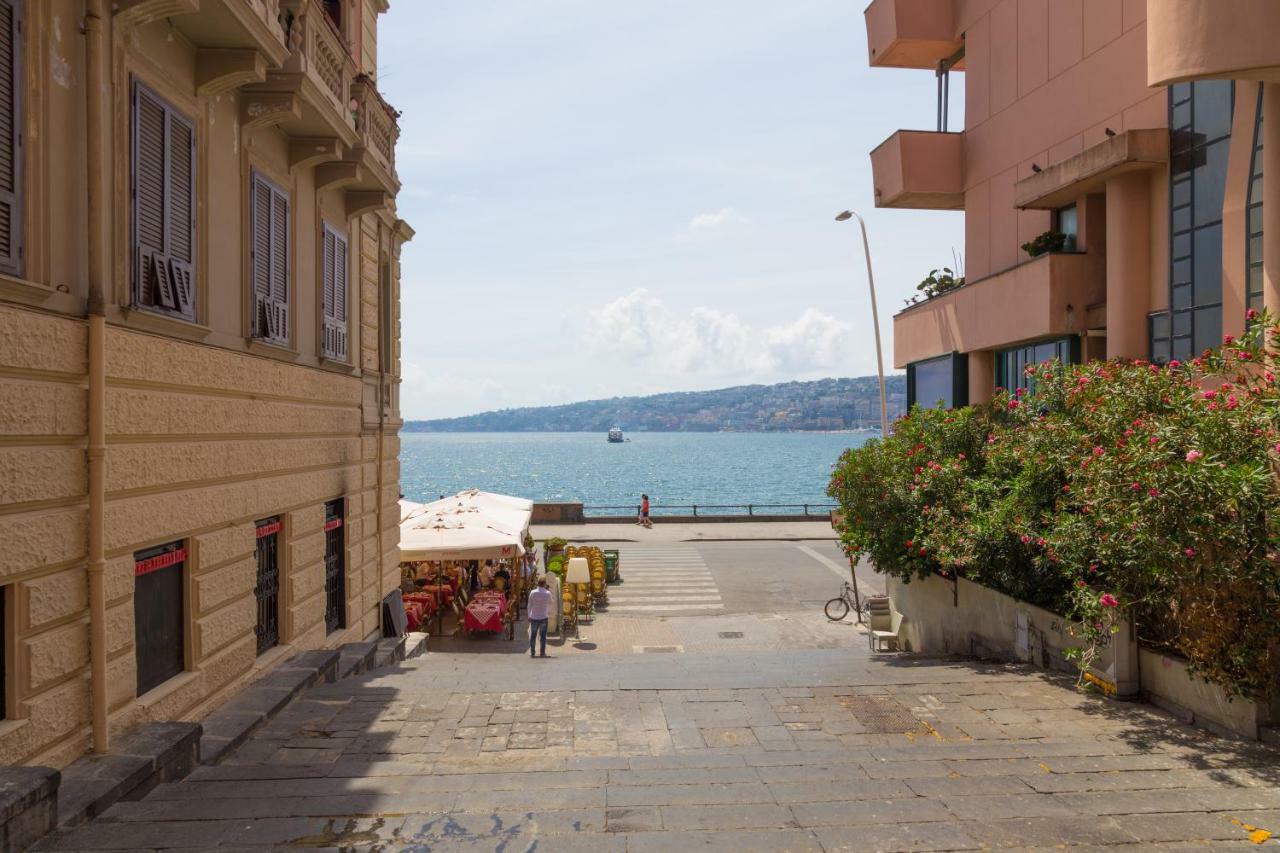 Small Suite Chiatamone Napoli Ngoại thất bức ảnh